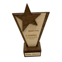 Drevená trofej s vlastným logom a textom - a